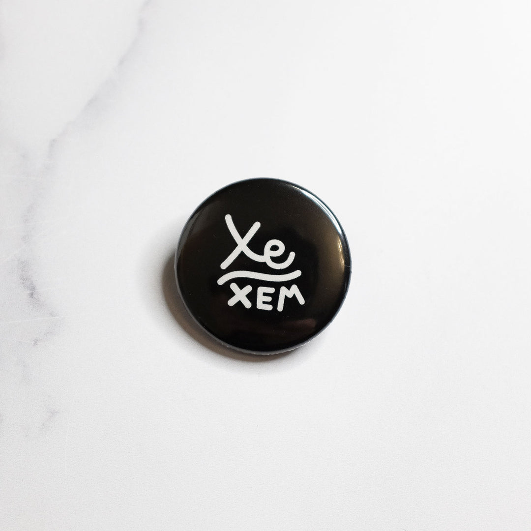 Xe/xem Pronouns Button by Bianca Designs.